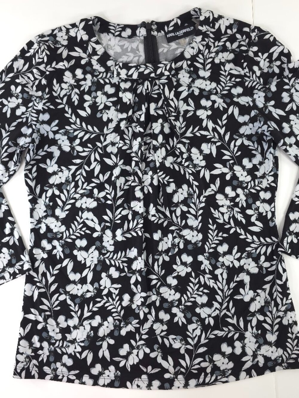KARL LAGERFELD BLACK AND WHITE FLORAL BLOUSE WOMENS SIZE SMALL HI NECK 3/4SLEEVE